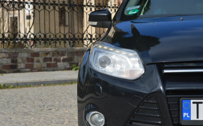 Ford Focus cena 27800 przebieg: 282100, rok produkcji 2011 z Wąchock małe 562